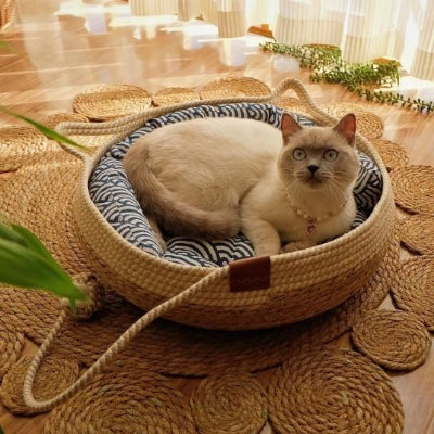 Panier en osier pour chat confortable et naturel