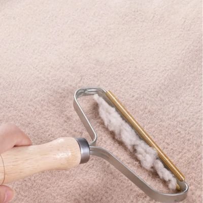 Brosse anti poil manuelle ergonomique