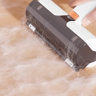 Brosse anti poil large pratique