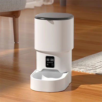 distributeur-automatique-de-croquettes-pour-chat-blanc-intteligent