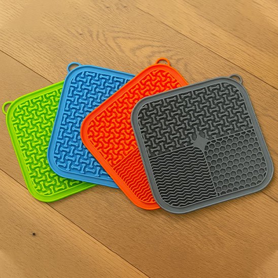 tapis-de-léchage-multi-couleurs-ergonomique